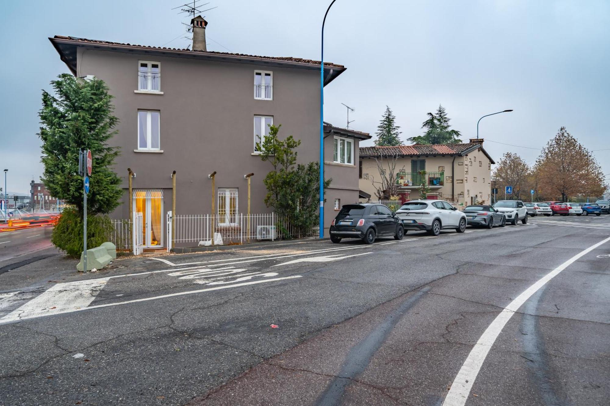 Апартаменти Cascina Conicchio - Metro Station - By Host4U Брешія Екстер'єр фото